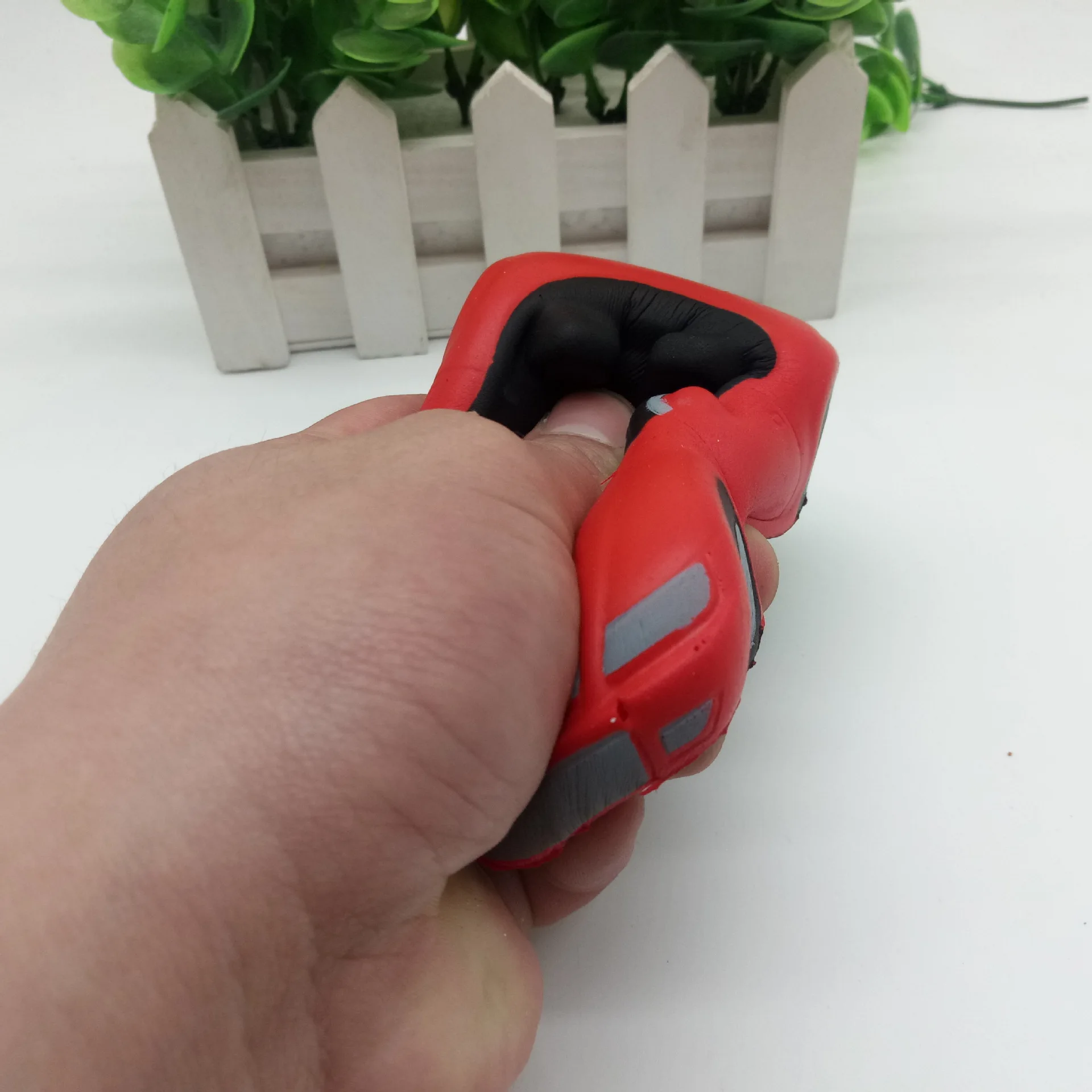Антистресс сжимаемая детская игрушка 12 см медленно поднимающийся автомобиль для