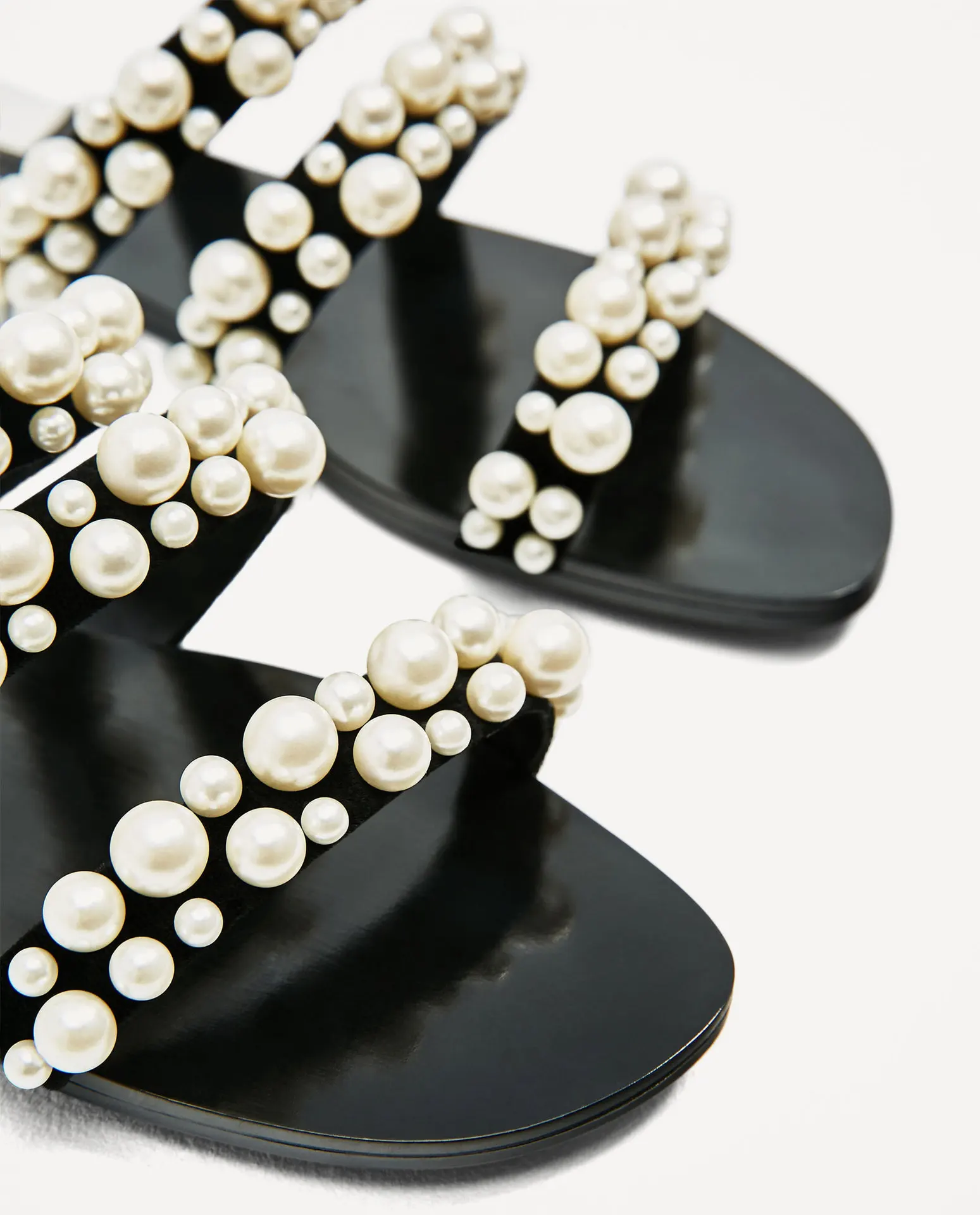 Женская обувь сандалии пляжные тапочки на плоской подошве с металлическими