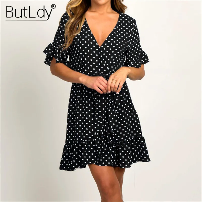 Женское платье в горошек ассиметричное плиссированное с треугольным вырезом на