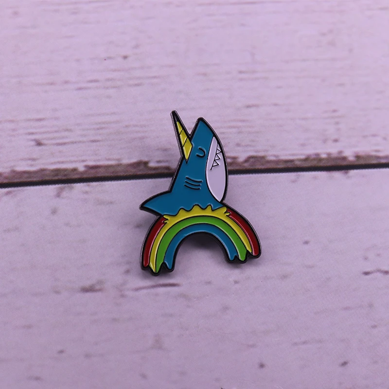 Превосходная эмалированная булавка в виде кукурузы и акулы|Броши| |