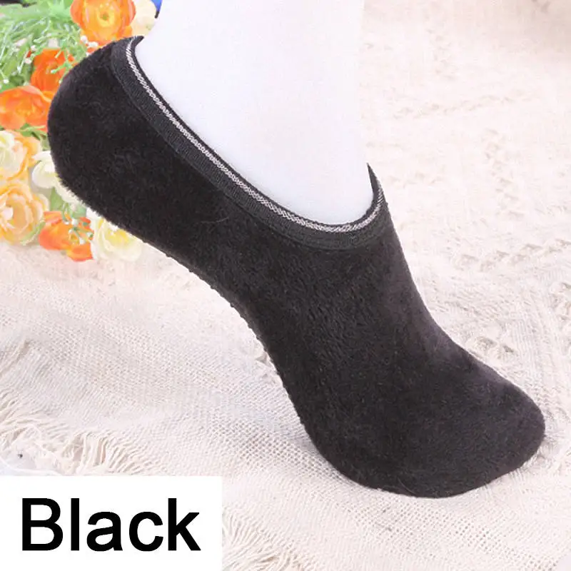 Black 1 пара, женские осенне-зимние нескользящие носки-тапочки для дома, бархатные Нескользящие однотонные короткие теплые носки-тапочки, новинка - Цвет: Black