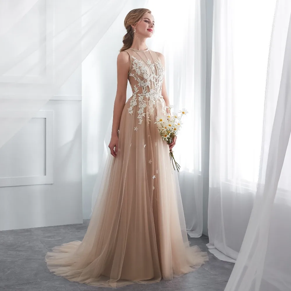 Женское вечернее платье Vivian's Bridal белое шифоновое в пол без рукавов со шлейфом |