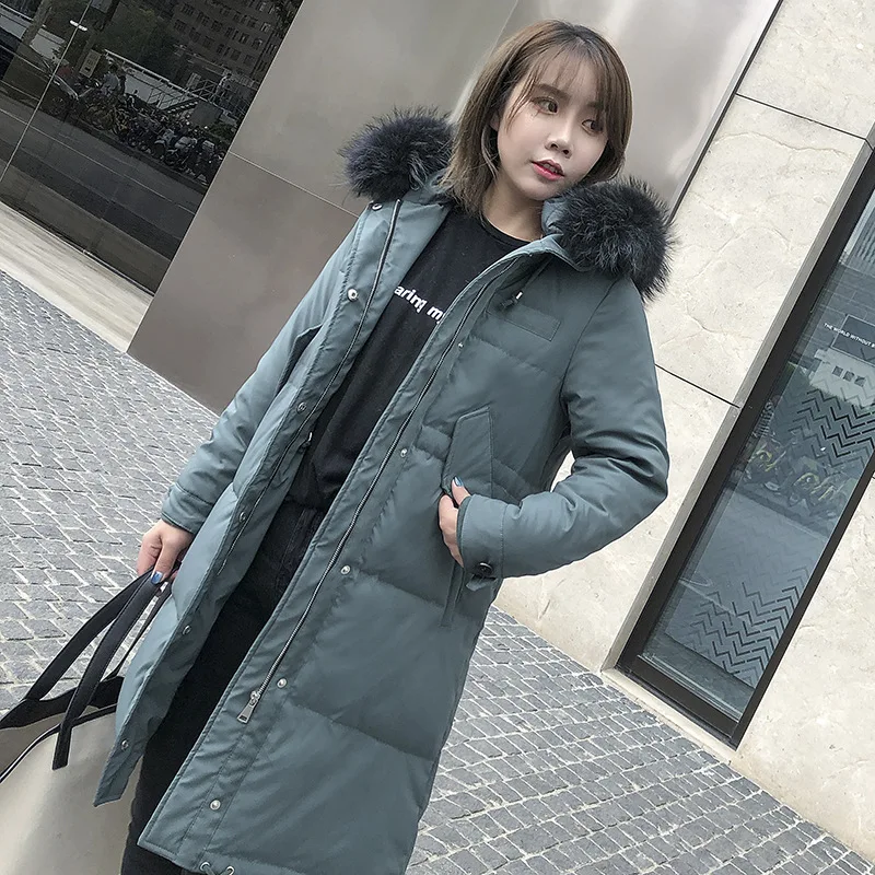 AYUNSUE, новое зимнее пальто, пуховик на утином пуху, Женская куртка с капюшоном, воротник из меха енота, длинные женские куртки, пуховик, Chaqueta Mujer KJ2553 - Цвет: Green