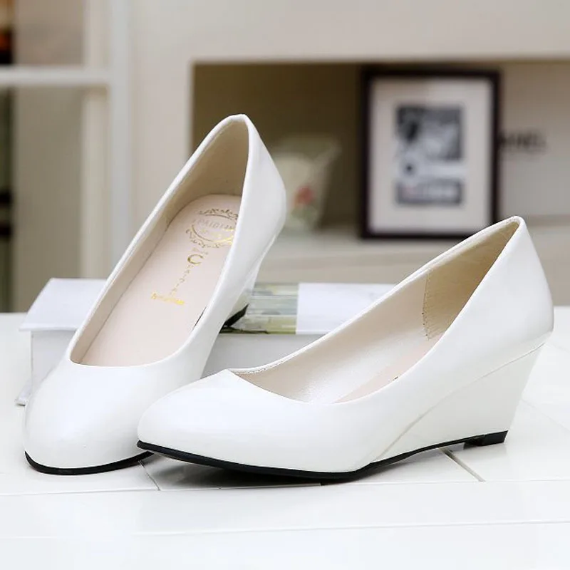 Новинка 2018 года сезон весна осень женская обувь на танкетке модная повседневная