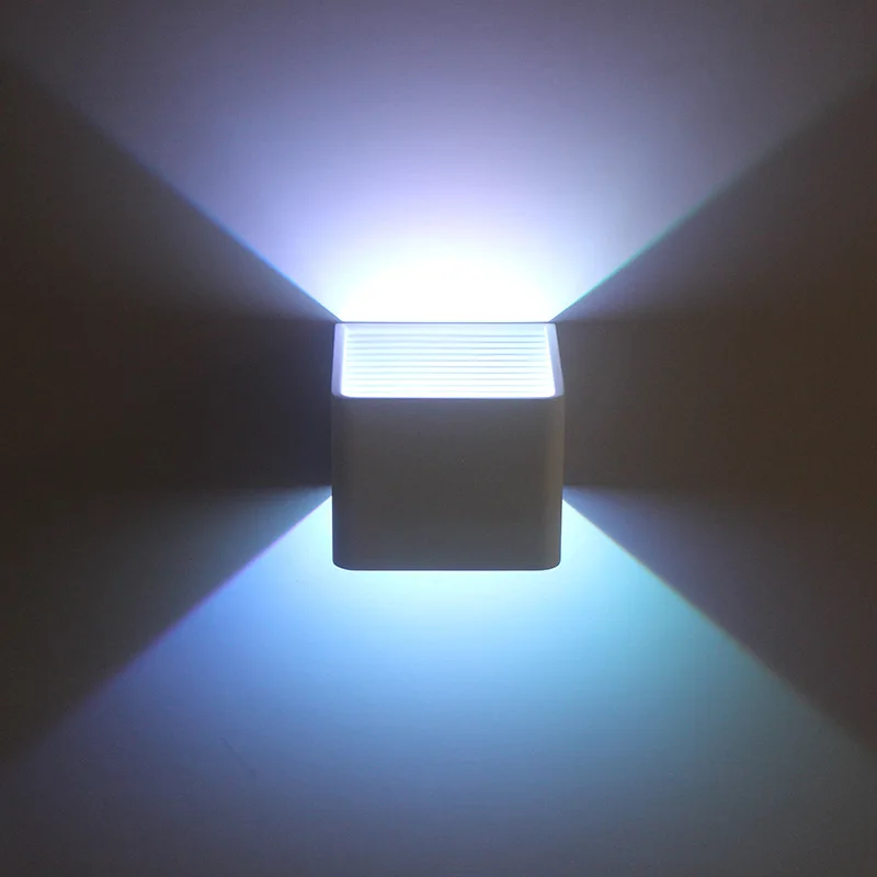 Настенный светильник современный скандинавский RGB дистанционный для лестницы