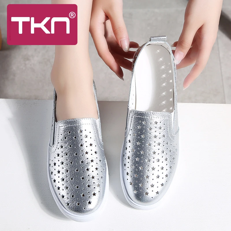 Женские кожаные кроссовки TKN белые на плоской подошве без шнуровки с резным