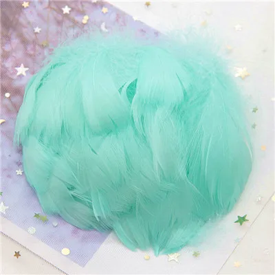 Lt blue green 100p Натуральные гусиные перья 4-8 см, маленькие плавающие цветные перья лебедя, Плюм для рукоделия, свадебные украшения, украшения для дома, 100 шт - Цвет: Lt blue green 100p
