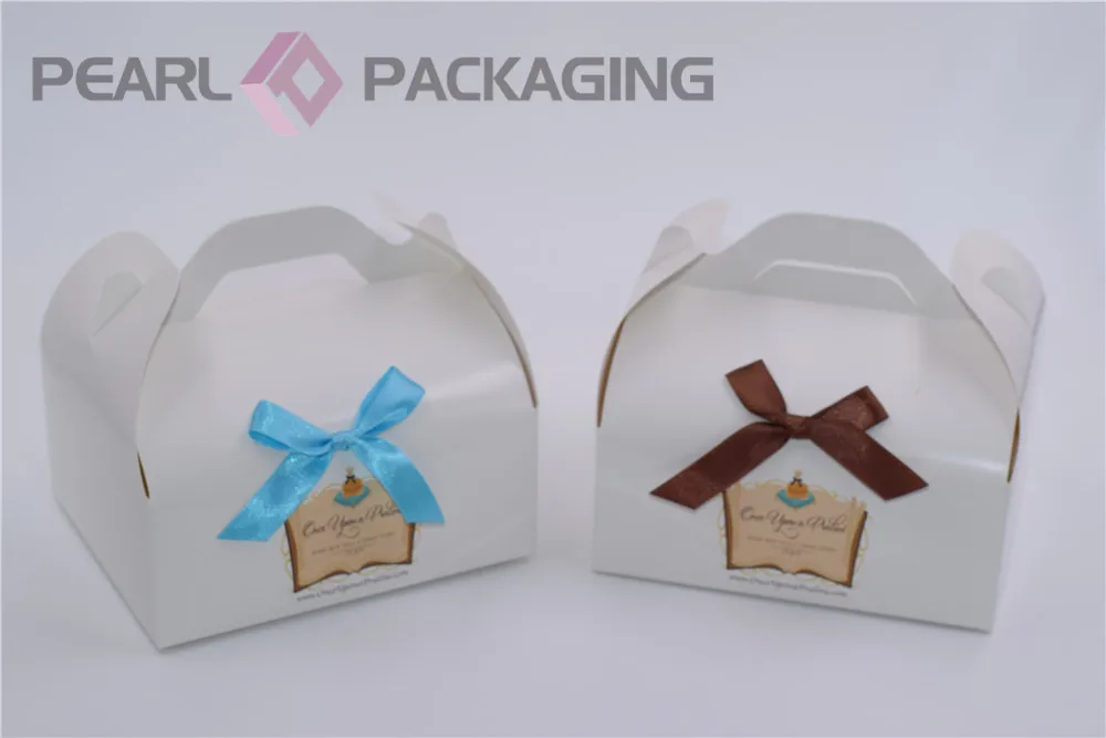 Бумажная коробка для домашней выпечки с красивой декоративной лентой упаковки