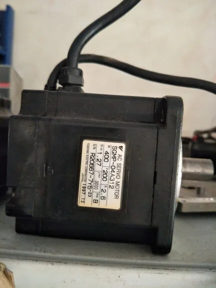 

Servo motor SGMP-04A312 , Used one , 90% appearance new , 3 months warranty , fast shipping