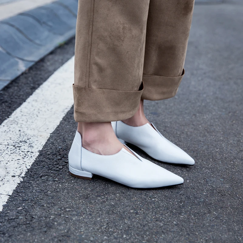 Женские туфли на низком каблуке с острым носком CR969 | Обувь