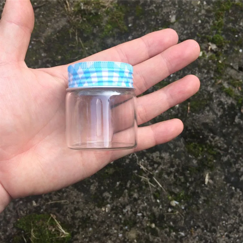 Маленькие стеклянные бутылки с синей металлической закручивающейся крышкой 10