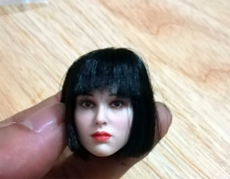 

1/6 Scale Female Head Sculpt Natalie Portman Head Carved with Short Black Hair for 12'' PH Pale Action Figure Body Accessory