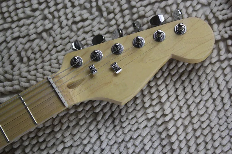 Hardcase high quality rosewood fingerboard 6 string strat White pearl guard electric guitar | Спорт и развлечения