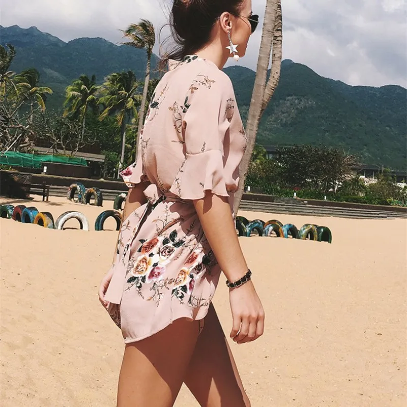 короткий комбинезон женский летний 2019 ромпер шорты с цветочным принтом пляжный