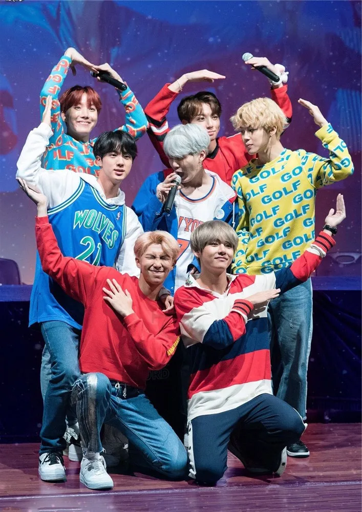 Белый K-pop группа плакаты глянцевая бумага украшения комнаты HD печатает домашнее украшение Стены - Цвет: Белый