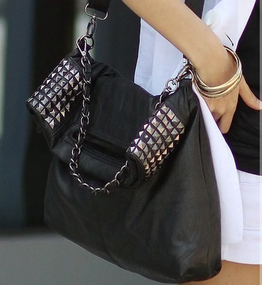 

2019 fashion rivet handbag soft Artificial leather large travel shoulder women's bag