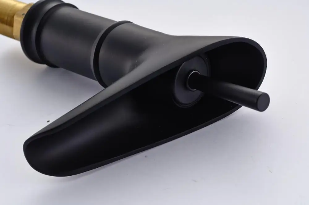 Смеситель для раковины с черным водопадом смеситель одной ручкой ванной комнаты