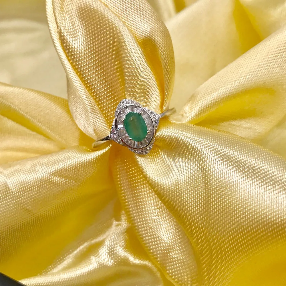 Natural Emerald Rings for Femal 4mmx6mm Luxurious fine Jewelry Emerald Jewelry Cuted Genuine Gemstones 925 Sterling silver