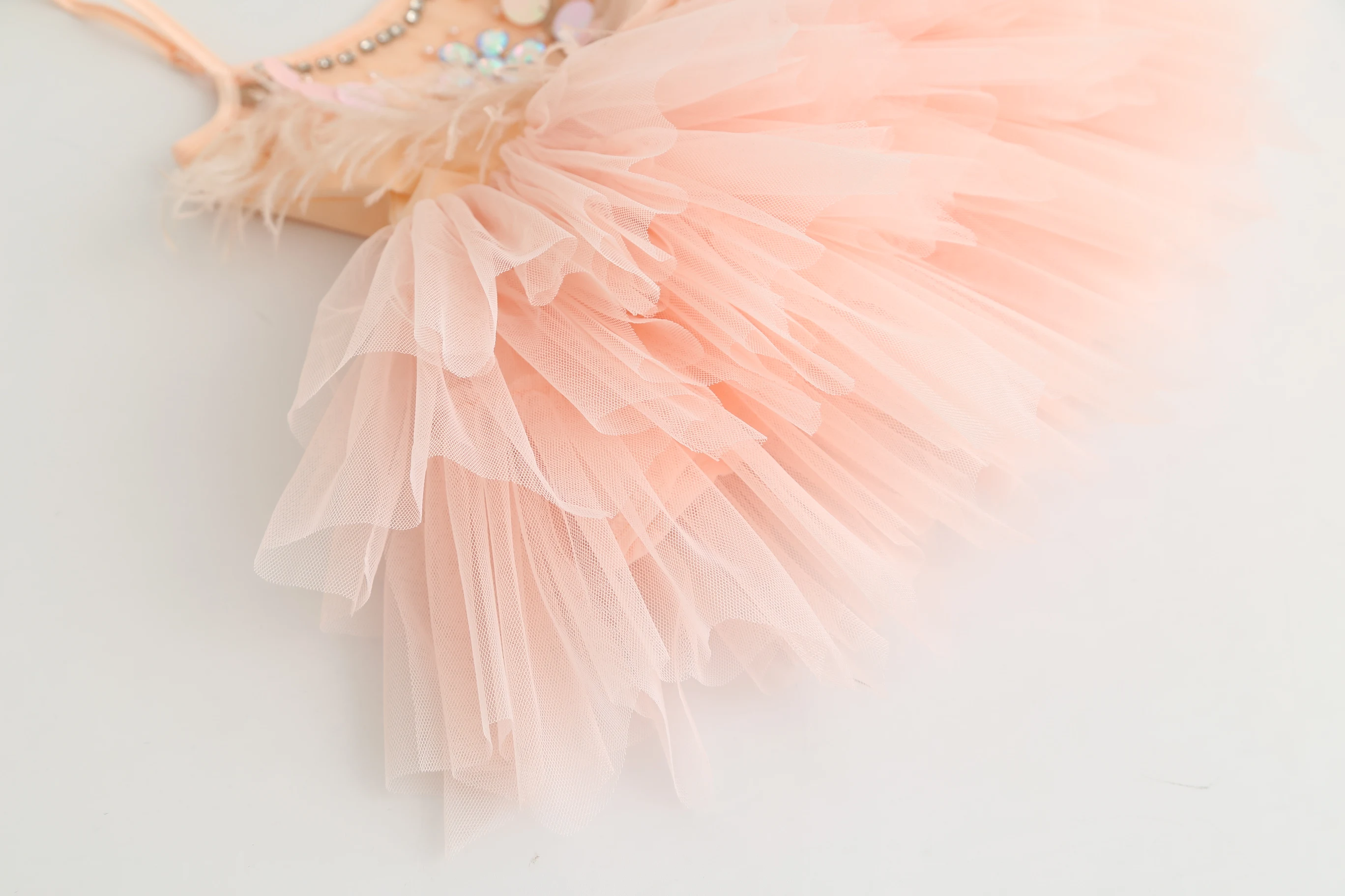 Платье для девочек летнее Австралийское с перьями и стразами жемчужные Сияющие |