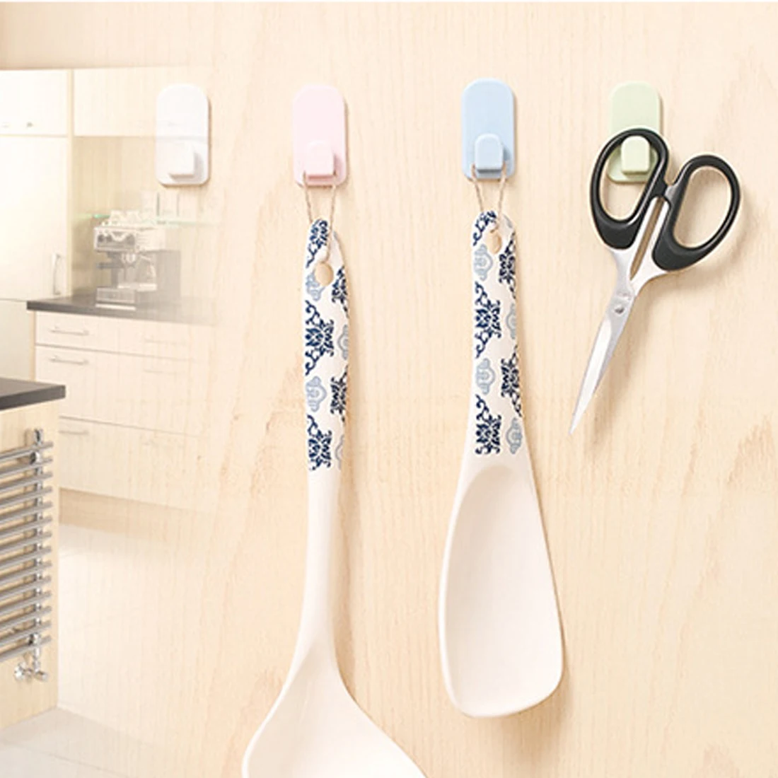 

Новый комплект из 2 предметов (4 шт.), самоклеящиеся пластиковые крючки, держатель для пульта дистанционного управления, клейкая Подвеска для...