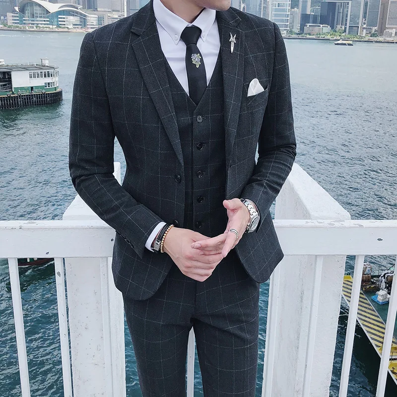 Мужской костюм смокинг клетчатый из трех предметов весенне летний деловой
