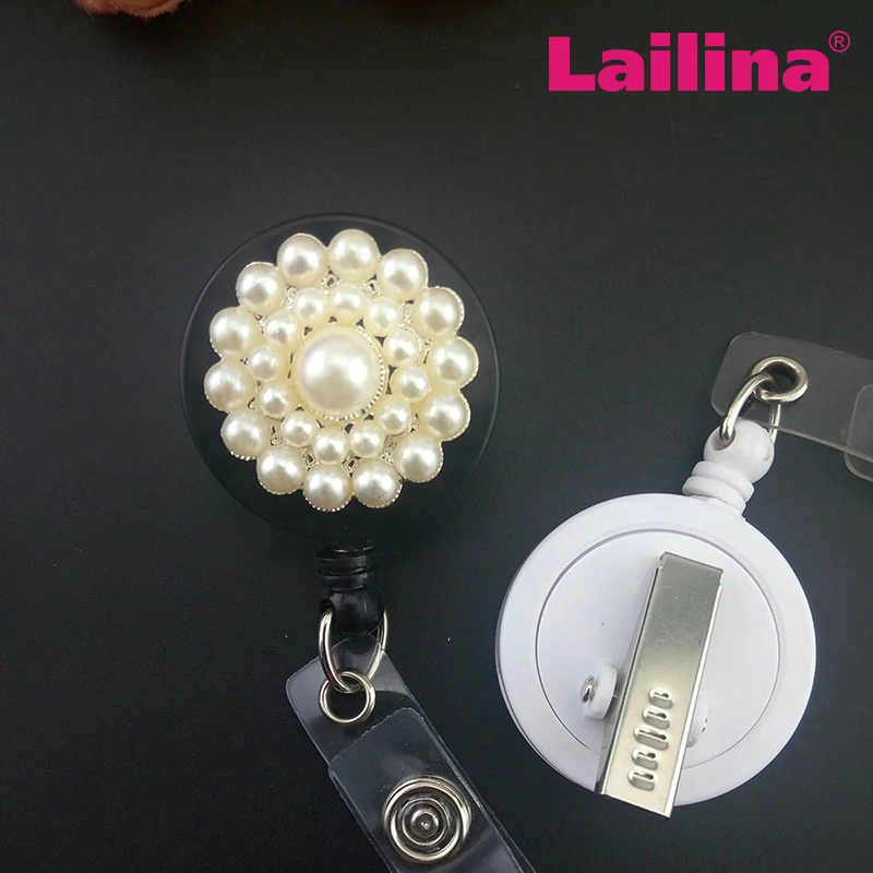 

Pretty Rhinestone Pearl Flower Medical Brooch Fighting Retractable Badge For Nurse Teacher ID Card Clip Holder