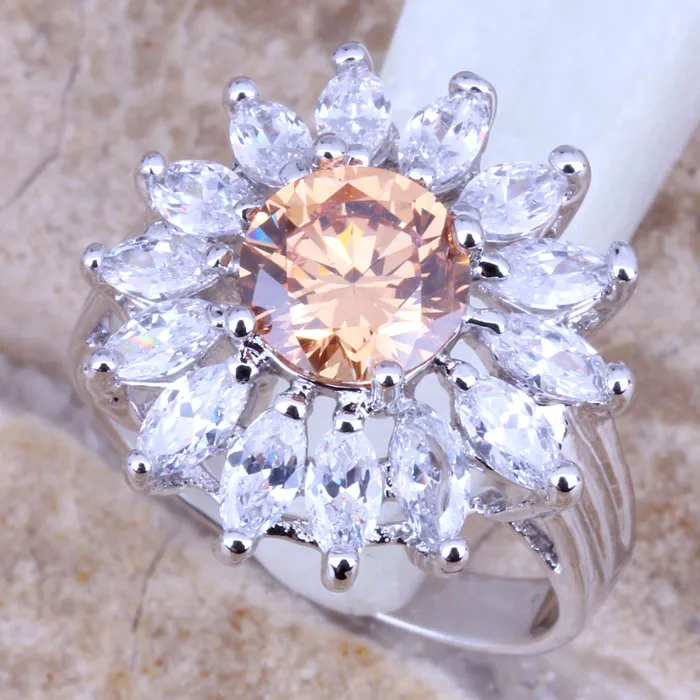 Романтическое женское кольцо из коричневого морганита с белым фианитом и