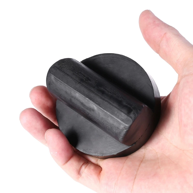 Резиновая накладка на гнездо переходник для защиты автомобиля универсальный