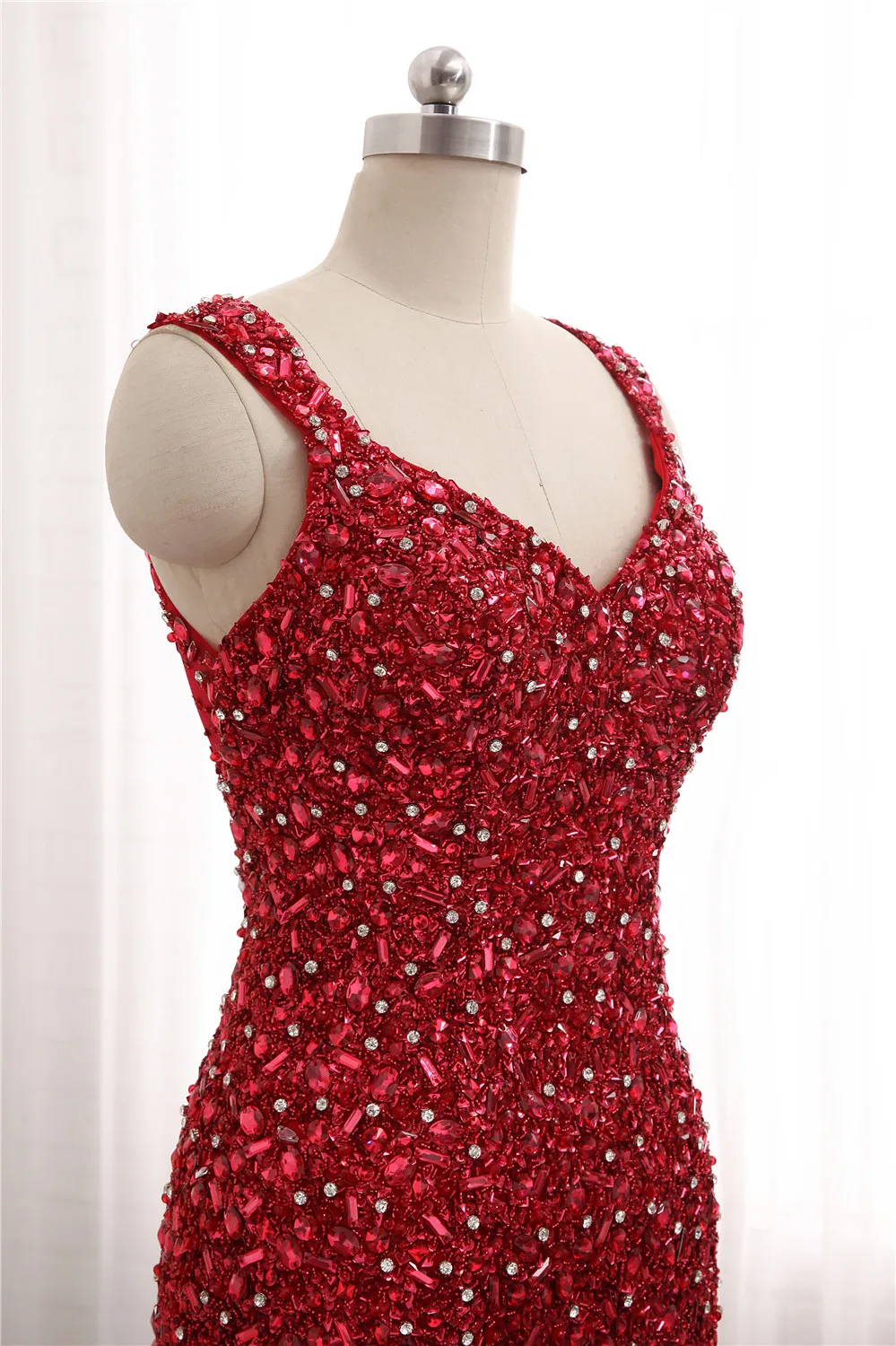 Женское вечернее платье русалка длинное красное с кристаллами расшитое бисером