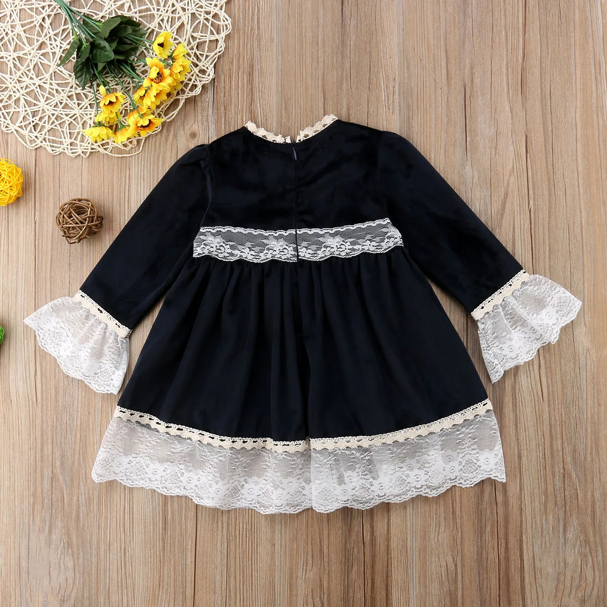 Летнее кружевное платье с длинными рукавами и бантом для маленьких девочек