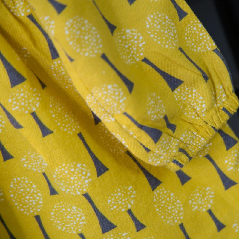 Желтое платье для маленьких девочек с длинными рукавами и круглым вырезом