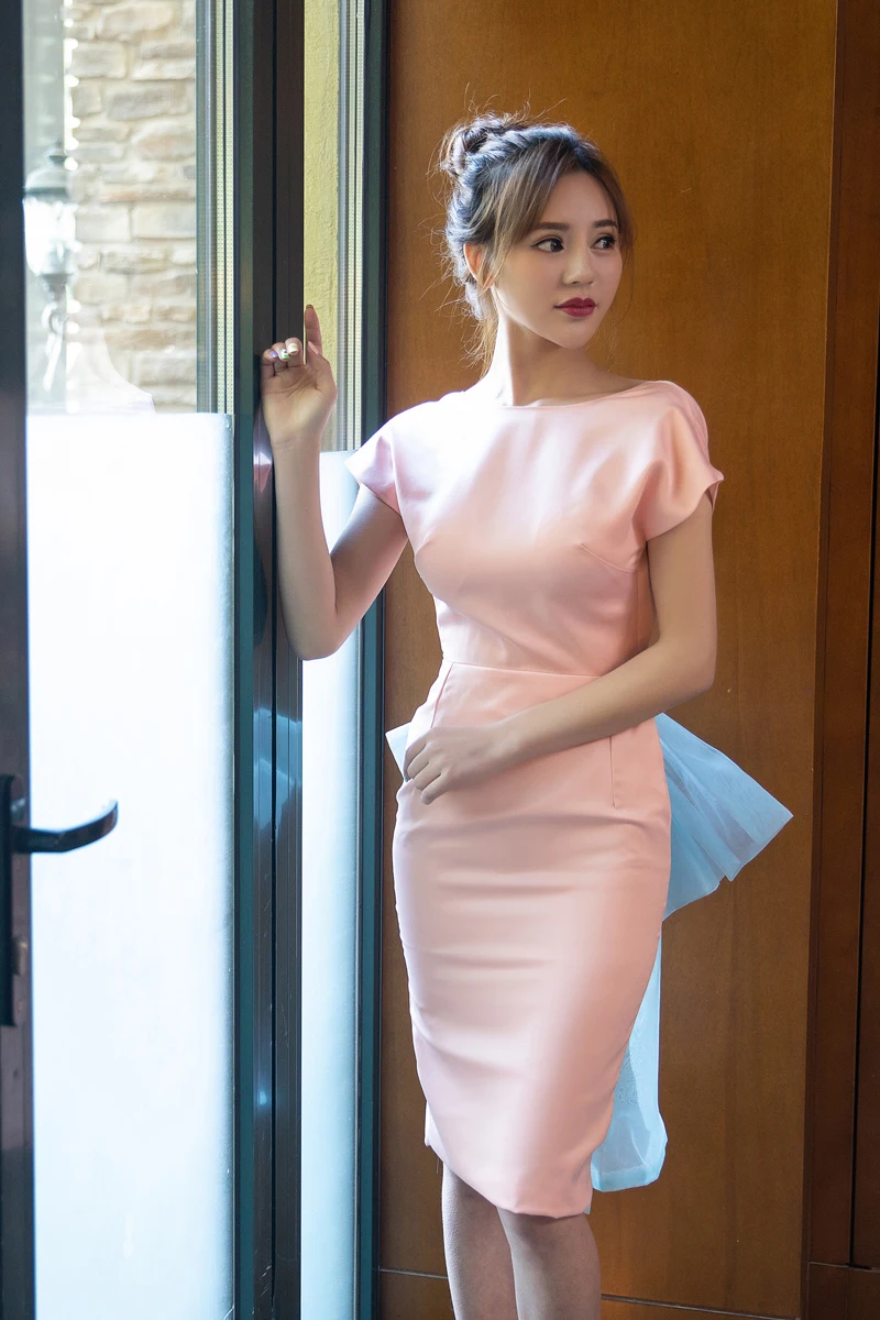 

Le Palais Vintage Elegant Pink Pencil Dress Backless Back Open Bow Sheath Satin Dress Women Summer Party Dresses