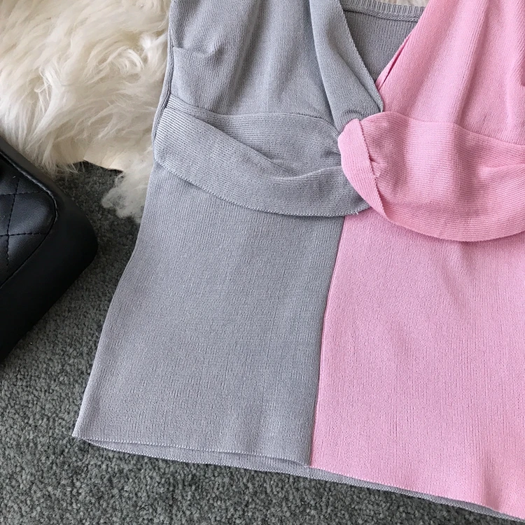 Женский трикотажный топ ALPHALMODA контрастный облегающий короткий с v-образным