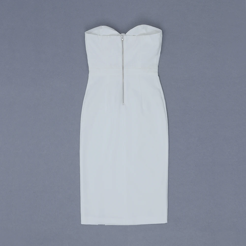 Женское белое платье без бретелек с открытыми плечами облегающее вечернее