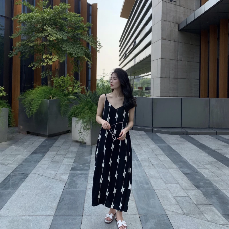 Корейская летняя новая женская одежда с v образным вырезом до колена без рукавов