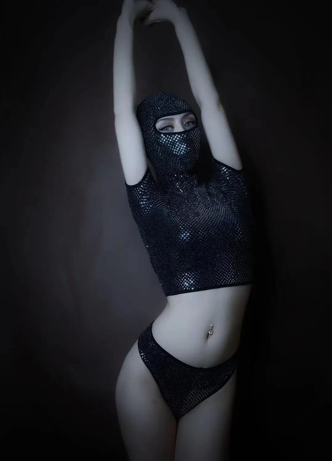 Комплект женский из 3 предметов (топы шорты маска) с Черными Блестками для ночного