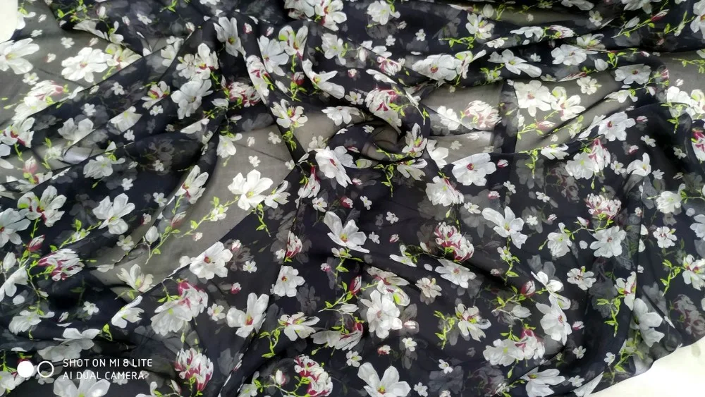 Дизайнерская ткань натуральный шелк шифон тутового дерева белая с цветочным