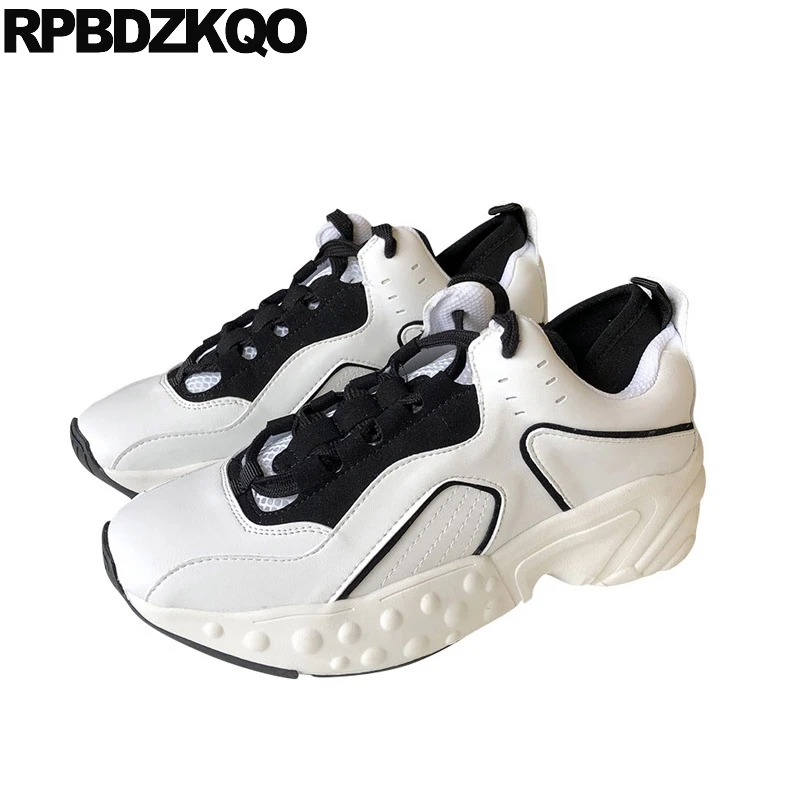 

Flats Thick Sole Muffin Black And White Designer Spring Autumn Sneakers Elevator Creepers Platform Shoes Women Trainers Lace Up