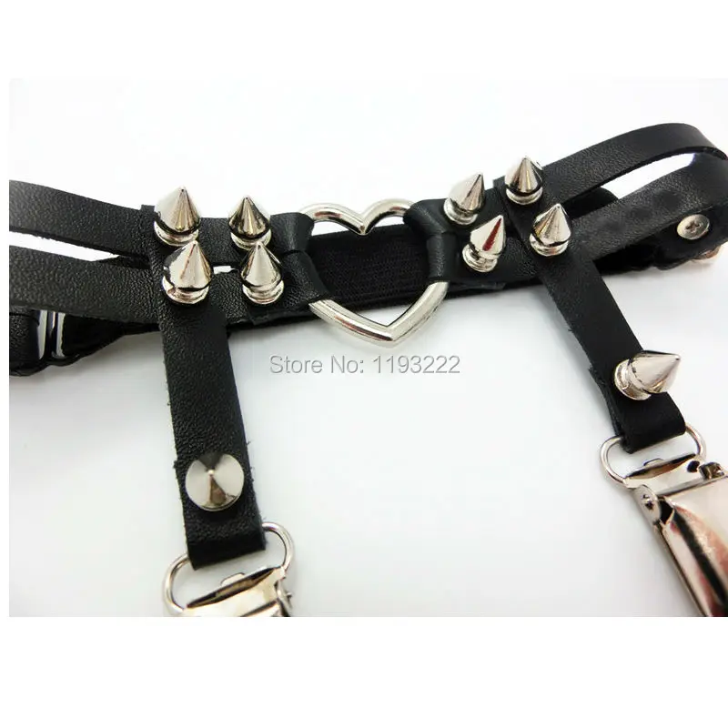 Пикантная черная кожаная двухрядная подвязка с сердцем и заклепками в стиле панк