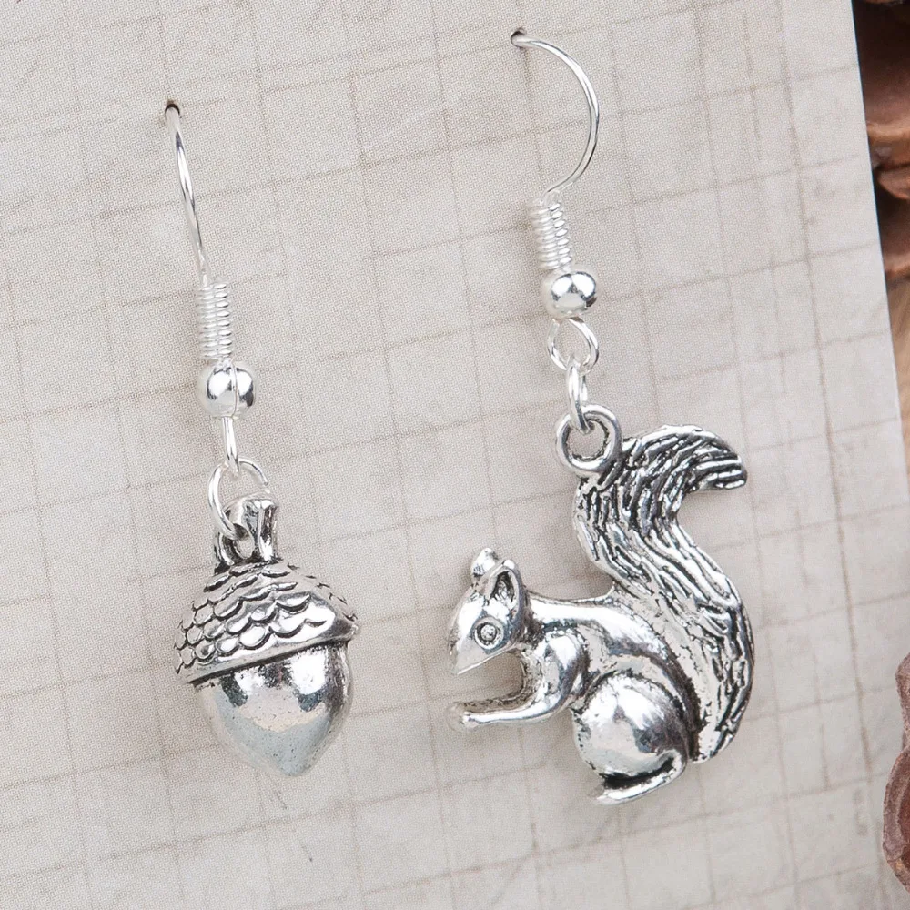 8SEASONS Handmade Earrings antique silver-color Acorn Squirrel 40mm(1 5/8&quot) x 20mm( 6/8&quot) 1 Pair | Украшения и аксессуары