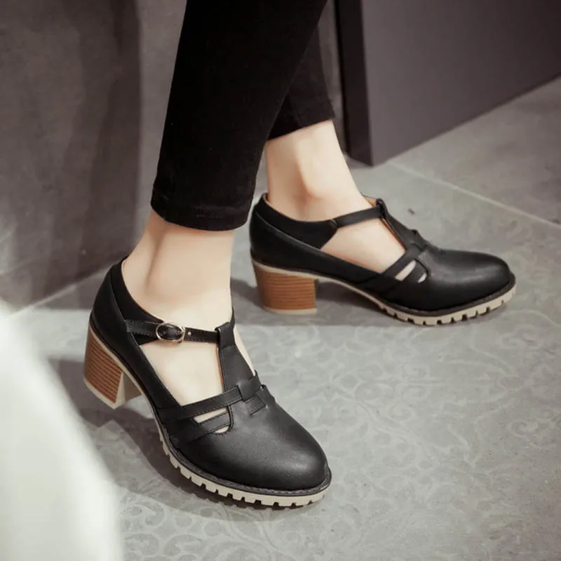 Мода Круглый Toe Т-ремень Квадратные Каблуки Женщины Насосы Сладкий Дамы