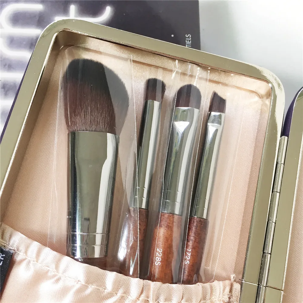 MUFE SERIES набор кистей для путешествий 4 кисти (150 вт 228s 216s 172s) on go с чехлом зеркалом
