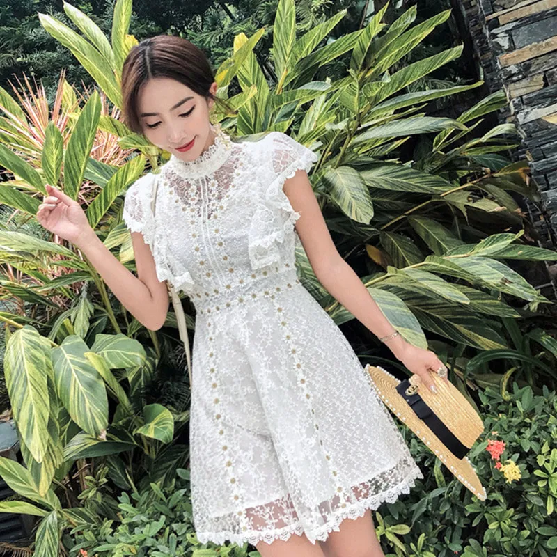 Женское кружевное платье с цветочной вышивкой белое летнее высокой талией и