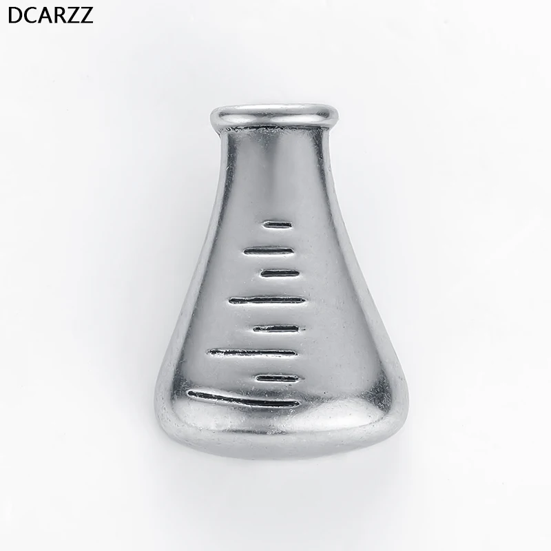

Science Beaker Metal Pin,Chemistry Glass Flask Badge Jeans Shirt Bag Medical Jewelry Vintage Science and Lab Brooch Wholesale