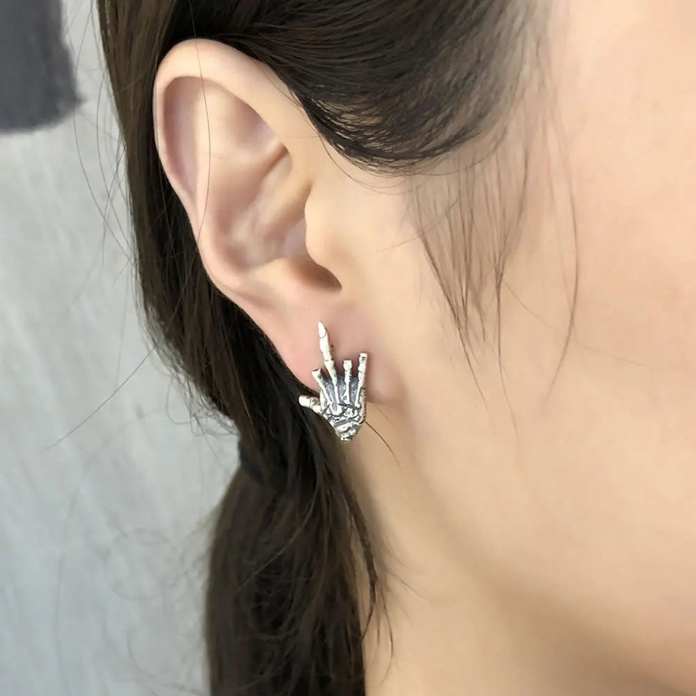 Серебро s925 чистого серебра Дизайн Уникальный индивидуальность рука кость серьги сделать Старая серьга с черепом товары эффект