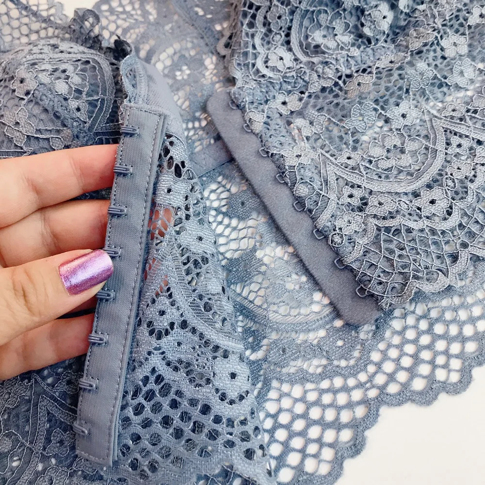 Бюстгальтер женский ультратонкий кружевной на косточках с 8 пуговицами