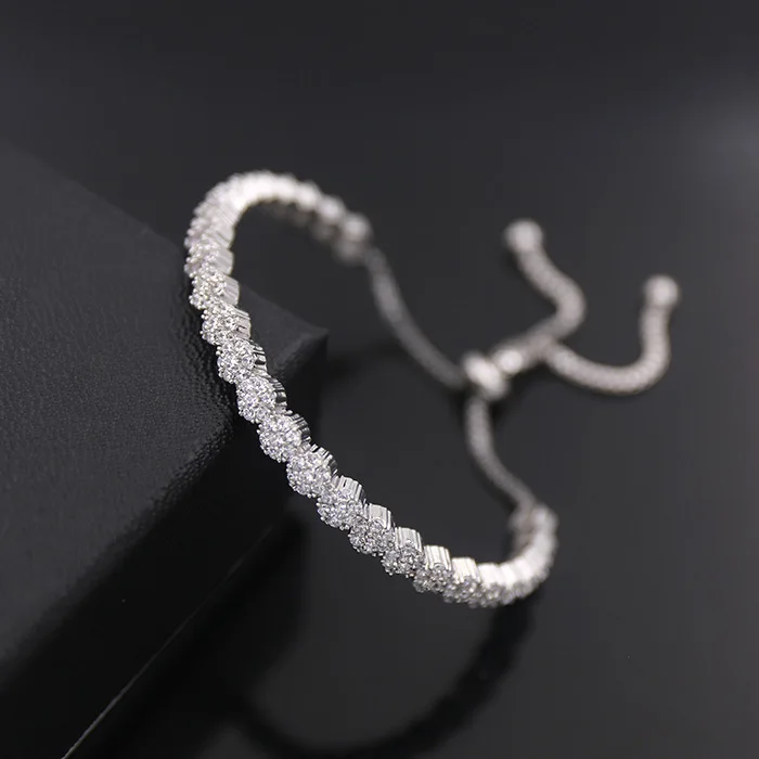 Женский браслет с подвеской в виде цветка из меди и фианита | Украшения