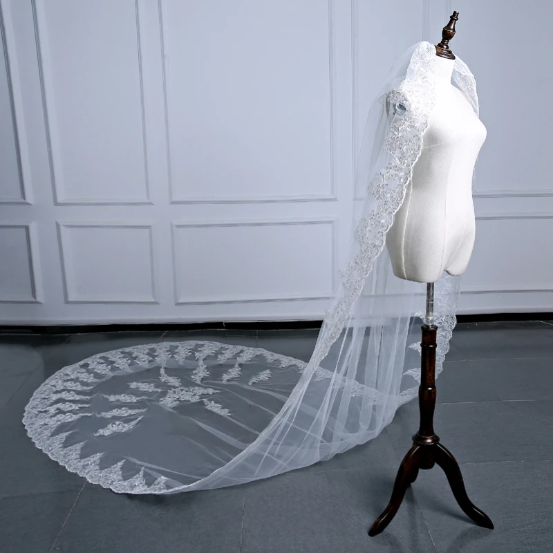 Фата свадебная Однослойная с кружевными краями и гребнем 2023 |