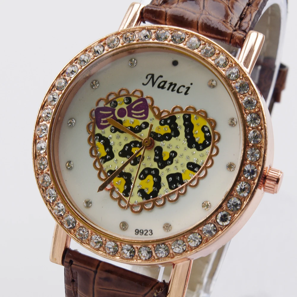 Акция новая мода изысканное сердце женские кварцевые часы с имитацией