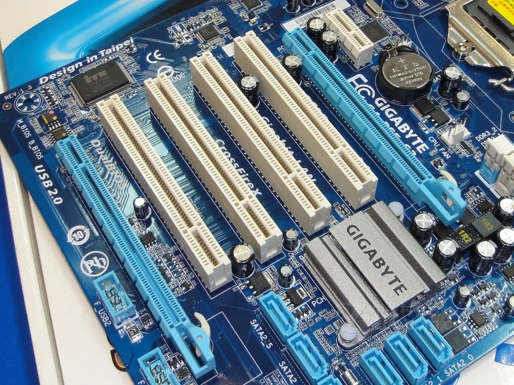 Материнская плата Gigabyte материнская LGA 1156 DDR3 16G H55 P55 S3 для настольного ПК б/у